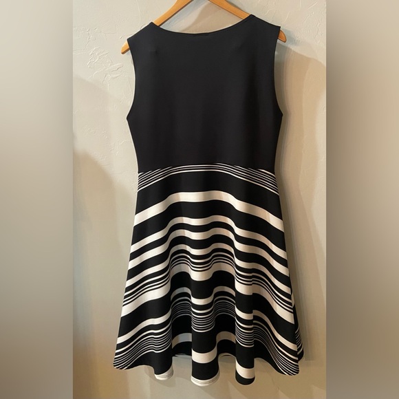 NWT Torrid Black and White Dress Size 1 (14-16) - Picture 3 of 9